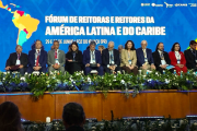 Rector de la UNE participó de histórico Foro latinoamericano
