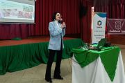 Docente e investigadora de la FCE  realiza charla a más de 300 jóvenes en el CRECE