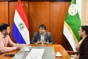 Candidatos de Minga Porã visitaron al Rector de la UNE 
