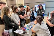Estudiantes de la UNE participan de Feria Internacional EducationUSA