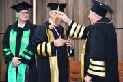 Rector de la UNE fue distinguido con Título de Doctor Honoris Causa 