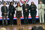 FAFI-UNE recibe galardón por ser Promotora del Idioma Guaraní