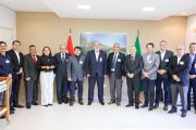 Comitiva de la UNE visitó a Director General de Itaipu