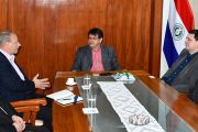 Académico de EEUU culmina movilidad docente en la UNE
