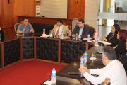 Estudiantes presentan al Rector detalles sobre la Copa UNE 2025