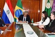 UNE y UNILA renuevan acuerdo interinstitucional 