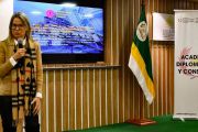 Brindaron charla informativa en la UNE sobre ingreso al Servicio Diplomático paraguayo 