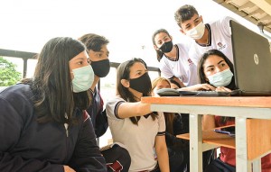 Alumnos del Centro Educativo Municipal, participantes en los proyectos de extensión universitaria.