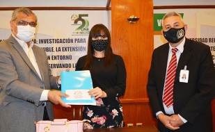 Entrega de becas realizada a los directores de administración y finanzas de cada unidad académica.