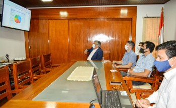 Presentación del proyecto al secretario de la Juventud de la Gobernación de Alto Paraná.