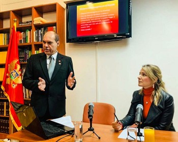 Dr. Andrés Laconich, docente de la cátedra de  Macroeconomía de la Facultad de Ciencias Económicas.