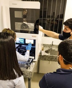 Equipamientos, y profesionales de la Facultad y el Ministerio de Salud Pública y Bienestar Social.