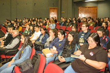 Los asistentes fueron los estudiantes de las diferentes facultades de la UNE.