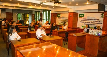 Charla realizada a funcionarios del Rectorado antes del inicio de las tareas cotidianas en las oficinas.