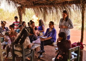 Equipo de extensión que desarrolla el proyecto en la comunidad Tekoha.